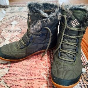 Lace Up Faux Fur Green Winter Boots